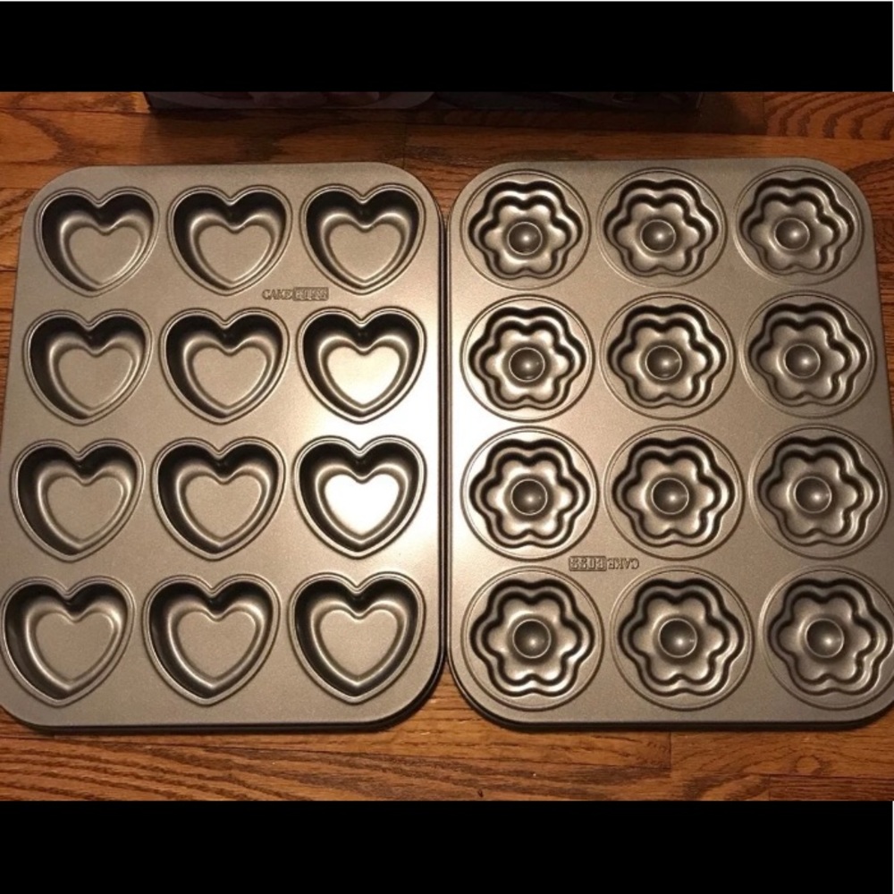 CAKE BOSS 2 PIECE MOLDED COOKIE PAN SET